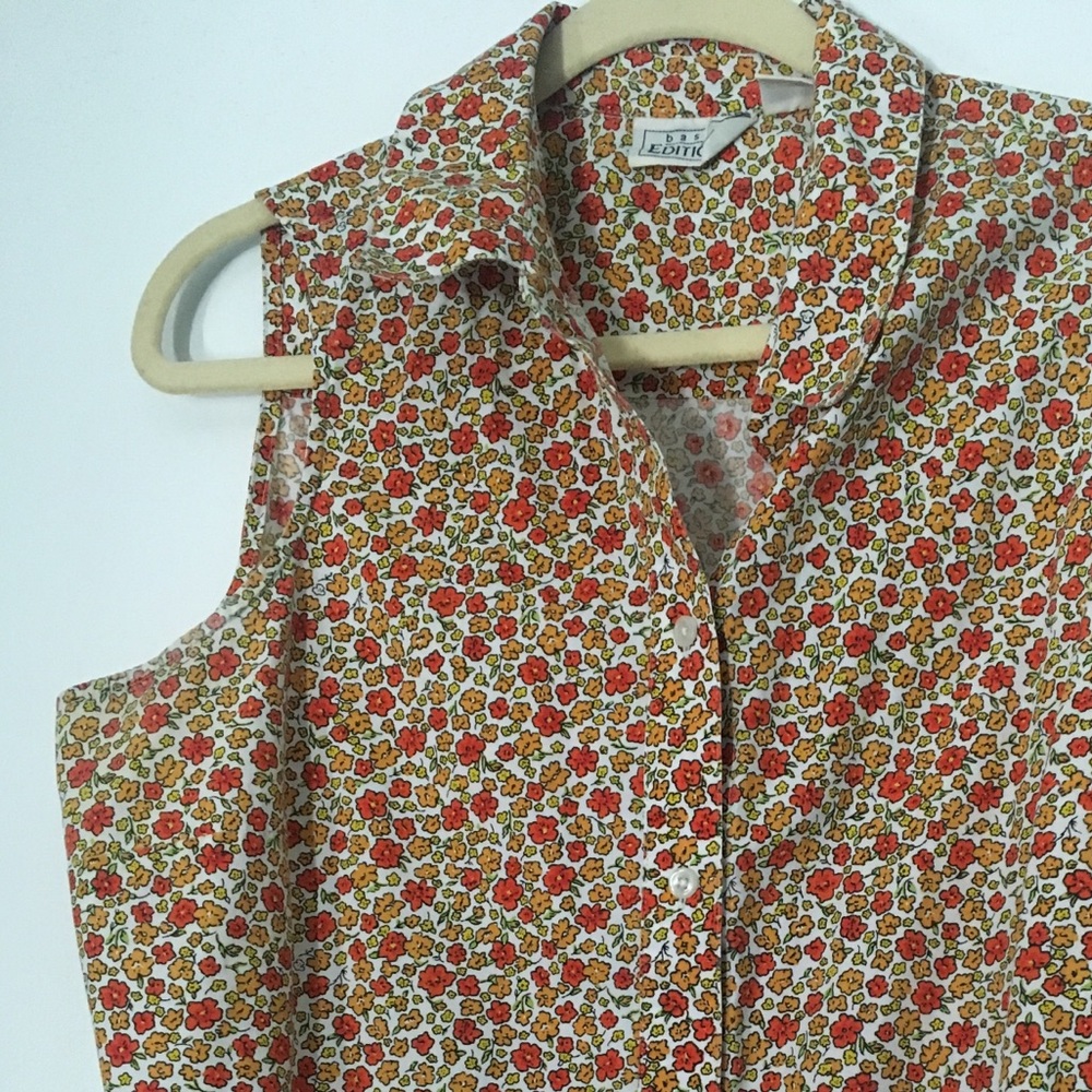 Retro Women’s Sleeveless Button Down